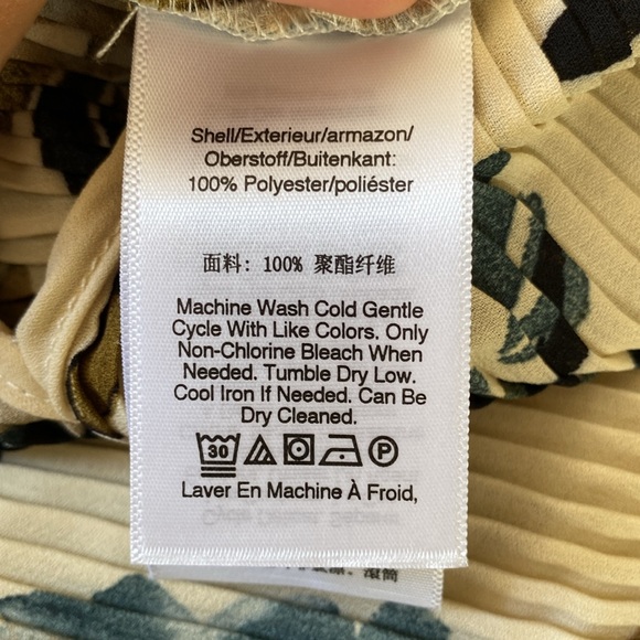 DKNY floral pleated top Size Small - Picture 4 of 4